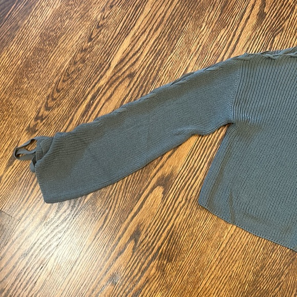 Babaton Cropped Knit Sweater - Picture 3 of 6